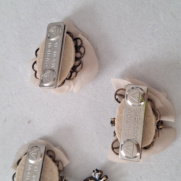 J Crew. Elegant Floral Jewelry Magnet Brooch Set UPCYCLED - Picture 2 of 2